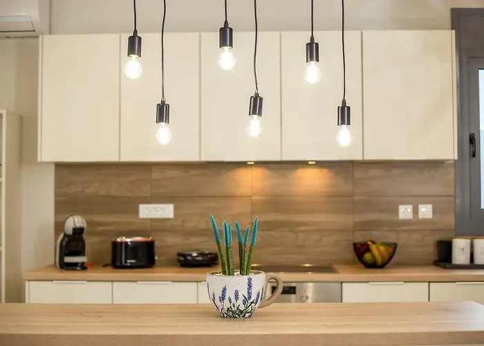 فيلة The Sisters