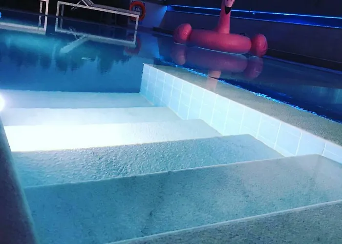 The Sisters فيلة *